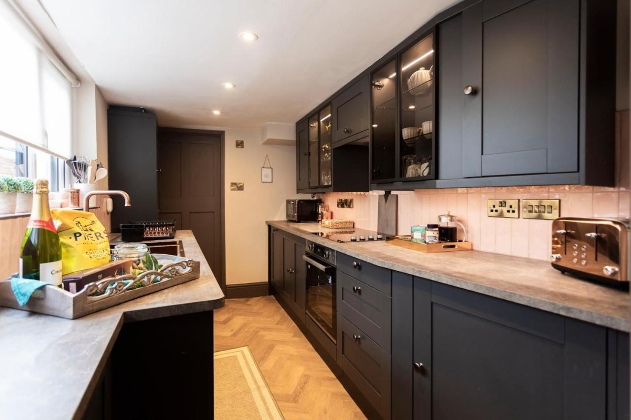 Stratford Townhouse: Luxurious Renovation Near Theater District Villa Exterior photo